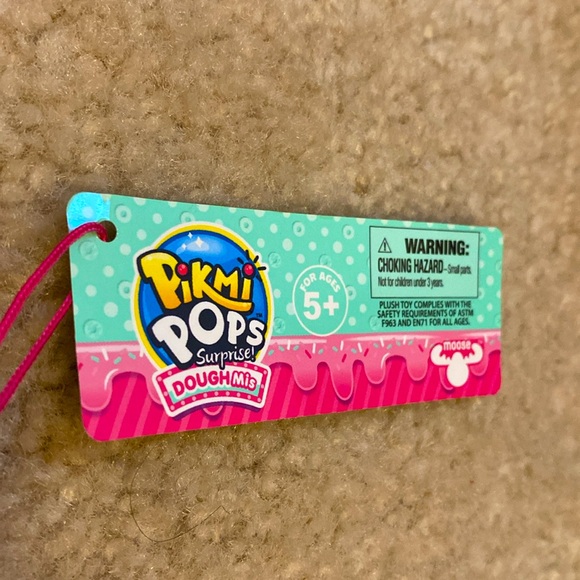 Pikmi Pops!! **4** Pikmi Pops and storage Containers!! Gently used! - Picture 14 of 16